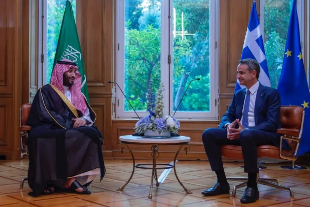 Saudi Crown Prince Mohammed bin Salman meets with Greek Prime Minister Kyriakos Mitsotakis in Athens on Tuesday. (SPA)