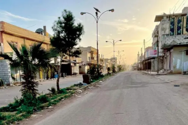 Tafas ilçesinin sokakları, rejim güçlerinin askeri gerilimi artırmasının ardından tamamen boşaldı. (Şarku'l Avsat) 