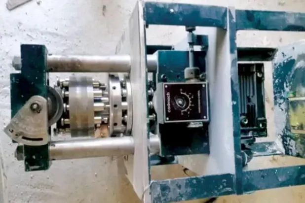 Yerel rical el-Kerame milisleri, Felhut grubunun uyuşturucu imalatında kullandığı bir makineyi gösteren fotoğrafı paylaştı.   