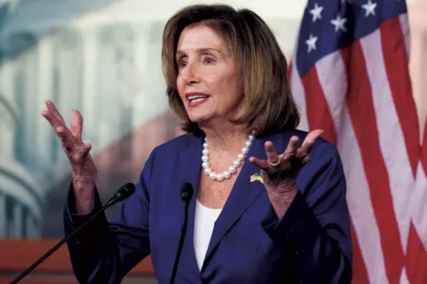 بيلوسي لدى عقدها مؤتمراً صحافياً عشية جولتها الآسيوية بواشنطن في 29 يوليو (إ.ب.أ)