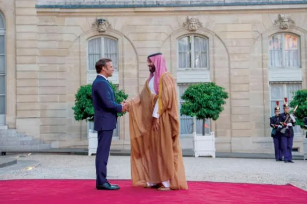 French President Emmanuel Macron welcomes Crown Prince Mohammed bin Salman bin Abdulaziz at the Elysée. SPA