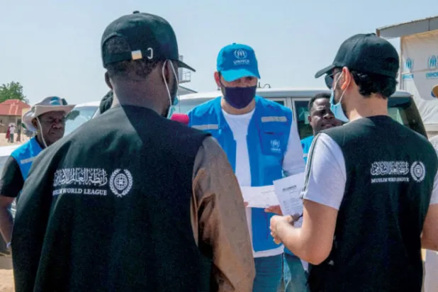 جانب من زيارة وفد «رابطة العالم الإسلامي» لمشروع حماية الأطفال النازحين في نيجيريا (الشرق الأوسط)