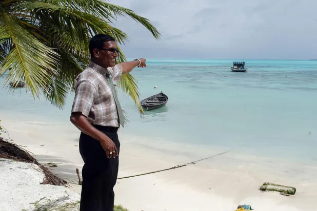 Yeni alınacak yalınayak kitapçı, Ekim ayından itibaren kitabevinin günlük işleyişini yönetecek (AFP)

