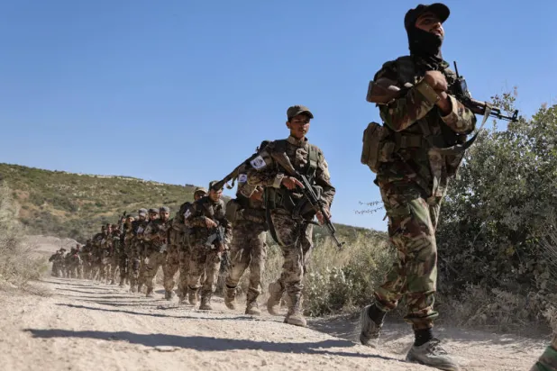 عناصر من «هيئة تحرير الشام» في منطقة إدلب