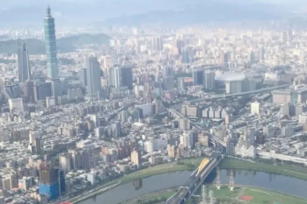 قد تتسبب جزيرة تايوان الصغيرة في أزمة اقتصادية عالمية طاحنة (رويترز)