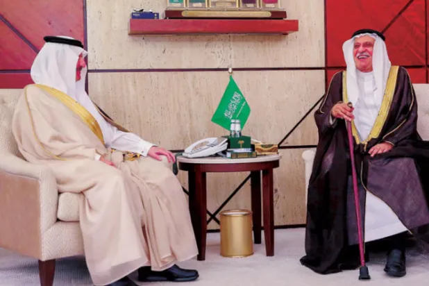 الأمير سعود بن نايف لدى استقباله الزياني (الشرق الأوسط)