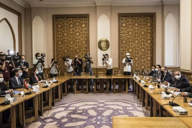Mısır ile Türkiye arasında Mayıs 2021’de Kahire'de düzenlenen istikşafi görüşmelerden bir kare. (AFP)