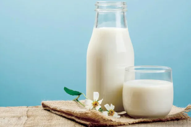 كوب من الحليب يساعد على تحسين نوعية النوم