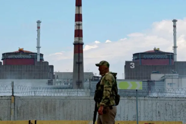 روس کے زیر قبضہ یوکرین کے شہر زپوریزیا میں ایک جوہری ری ایکٹر نے کل بمباری کے نتیجے میں کام کرنا چھوڑ دیا ہے (رائٹرز)