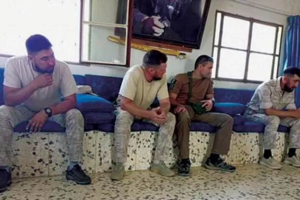 Cumartesi günü Suveyda’nın Mezra’a beldesini ziyaret eden Rus heyeti (Rical el-Kerame Hareketi)