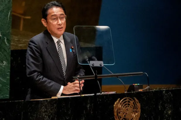 رئيس الوزراء الياباني فوميو كيشيدا (رويترز)