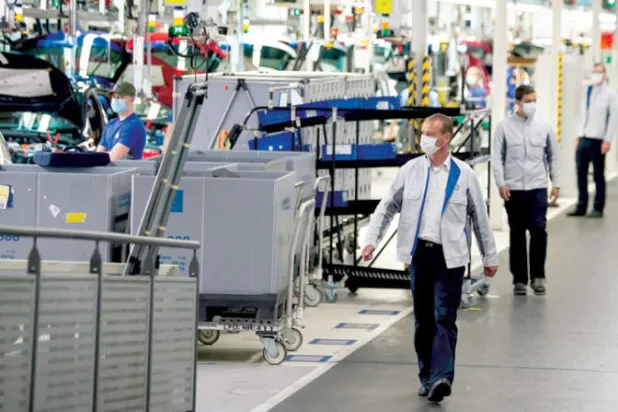 من المتوقع أن يتراجع عدد العاملين في ألمانيا العام المقبل بواقع 240 ألف شخص بسبب عواقب الحرب (رويترز)