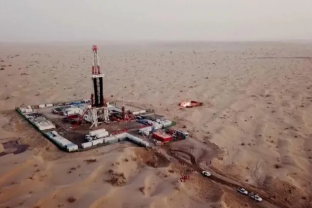 Çin 8 bin metre derinlikteki rezervden ham petrol ve doğalgaz elde etti