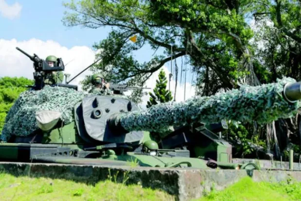 تائیوان کی فوجی خبر رساں ایجنسی کی طرف سے گزشتہ پیر کو تائیوان کی افواج کے ذریعہ کی جانے والی مشقوں کی نشر کردہ تصویر دیکھی جا سکتی ہے (رائٹرز)