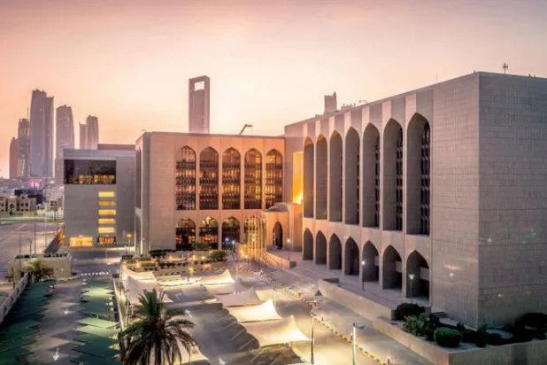 أكد محافظ المصرف المركزي أنهم يراقبون التطورات العالمية عن كثب وعلى استعداد لاتخاذ تدابير إضافية عند الضرورة (وام)