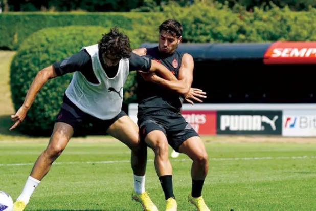 من استعدادات ميلان للموسم الإيطالي الجديد (حساب ميلان الرسمي على تويتر)