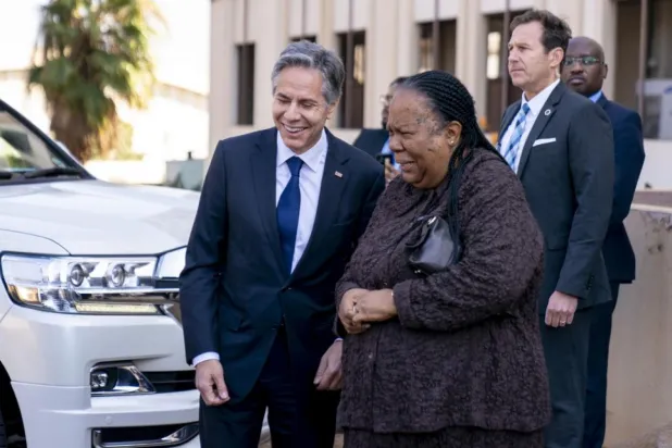 ABD Dışişleri Bakanı Antony Blinken, son Afrika turu sırasında Güney Afrikalı mevkidaşı Naledi Pandor ile bir araya geldi. (AFP) 
