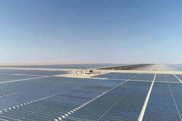 Dubai Elektrik ve Su Otoritesi, elektriğin yüzde 10’unun güneş enerjisinden üretildiğini açıkladı. (WAM)