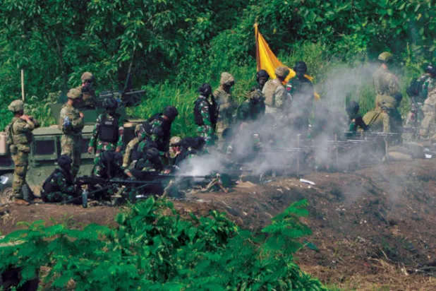 جنود أميركيون وإندونيسيون خلال التدريبات العسكرية (أ.ب)