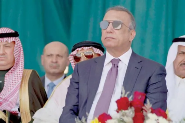 

مصطفی الکاظمی در حال گذاشتن سنگ بنای پروژه بازسازی فرودگاه بین‌المللی موصل (دفتر نخست‌وزیر عراق / خبرگزاری فرانسه)
