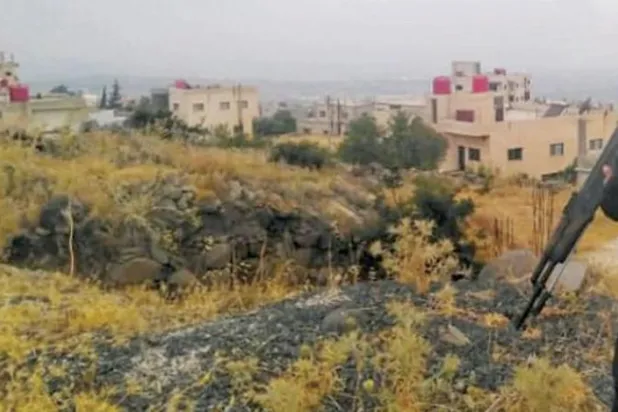 Suveyda’ya bağlı Kanavat beldesi yerel bir milis grubu tarafından kuşatıldı. (Şarku’l Avsat)  