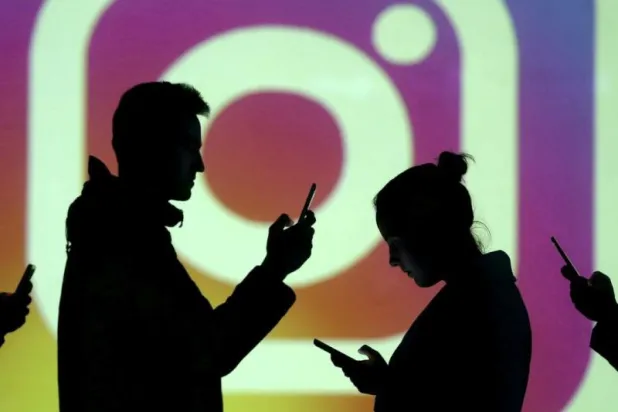 النسبة المئوية للمراهقين الذين أبلغوا عن مستوى شبه ثابت للوجود عبر الإنترنت ارتفعت بشكل ملحوظ (رويترز)