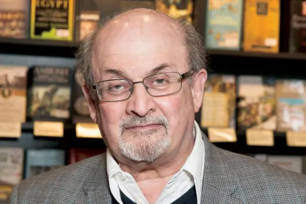 نیویارک میں گلے میں چھرا گھونپے جانے کے بعد سلمان رشدی کی ہوئی سرجری