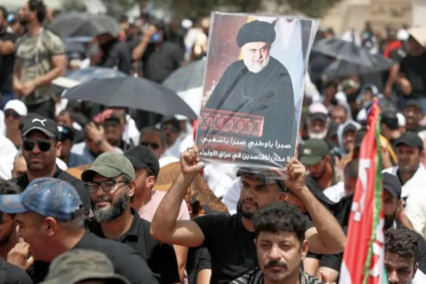 
حامیان مقتدی صدر پس از نماز جمعه در منطقه سبز بغداد، دیروز (AFP)
