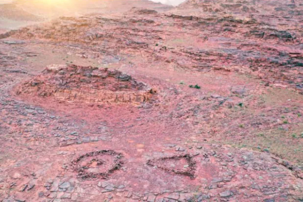 الهياكل الحجرية الضخمة التي تعرف بالمستطيلات تعد من أقدم الآثار بالعالم