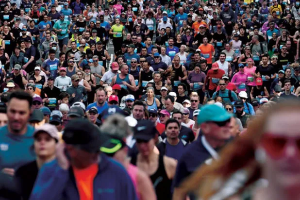 سباق «سيتي تو سيرف» السنوي في مدينة سيدني الأسترالية (إ.ب.أ)