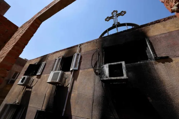 صورة تبيّن جانباً من الأضرار التي لحقت بكنيسة «أبي سيفين» في إمبابة - مصر (أ.ف.ب)