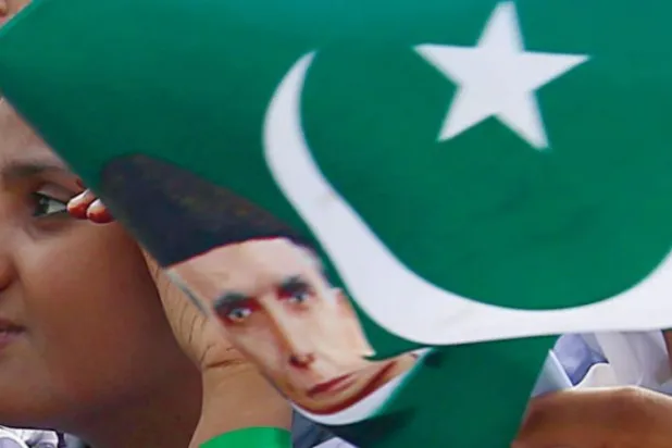 Pakistanlılar, 14 Ağustos’ta Karaçi’deki Bağımsızlık Günü kutlamaları sırasında (AFP)