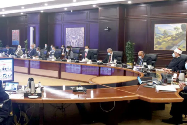 مجلس الوزراء المصري يجتمع بتشكيله الجديد في مدينة العلمين الساحلية (الحكومة المصرية)