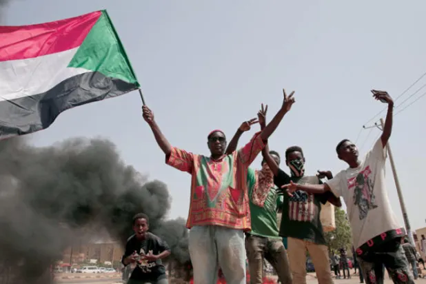 جانب من الاحتجاجات التي شهدتها شوارع الخرطوم أمس (أ.ب)
