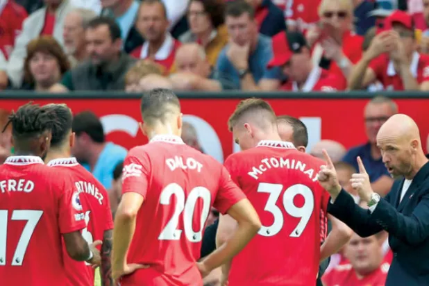 تن هاغ اصطدم بتشكيلة غير متجانسة من اللاعبين (أ.ف.ب)