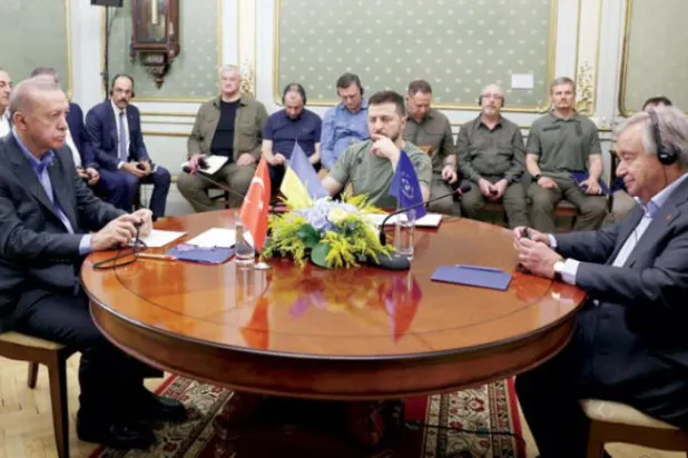 زیلنسکی، اردگان اور گوتریچ کے درمیان کل لی ویو میں سہ فریقی سربراہی اجلاس کا ایک منظر (رائٹرز)