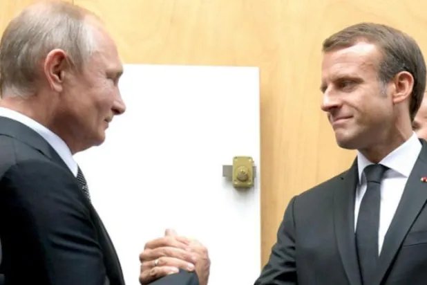 30 ستمبر 2019 کو فرانسیسی اور روسی صدور کی فائل فوٹو دیکھی جا سکتی ہے (ڈی پی اے)