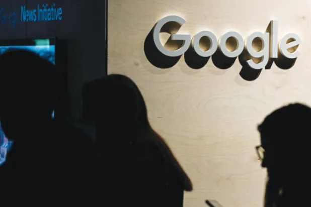 هل يمكن اعتبار «مونادولوجيا» لايبنتز كمبدأ ميتافيزيقي للشبكة العنكبوتية التي تجتاح العالم المعاصر(أ.ف.ب)