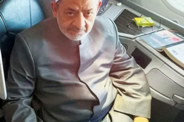 Muhammed Salah’tan Şeyh et-Tayyib’e Batının Batışı kitabı, El-Ezher Şeyhi’nin yanında görüldüğü fotoğrafın yayılmasından sonra büyük ilgi gördü