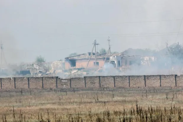 تصاعد الدخان من مخزن للأسلحة الروسية في شبه جزيرة القرم الأسبوع الماضي (أ.ف.ب)