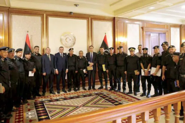 طرابلس میں میونسپل گارڈ کے اہلکاروں کے ساتھ ہونے والی ملاقات کی تصویر دبیبہ حکومت کی طرف سے نشر کی گئی ہے