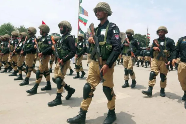 Karaçi’deki Pakistan polisi Aşure Günü dolayısıyla güvenlik alarmı verdi (AP)