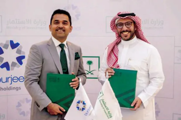 جانب من توقيع الاتفاقية بين «برجيل» الإماراتية ووزارة الاستثمار السعودية (الشرق الأوسط)