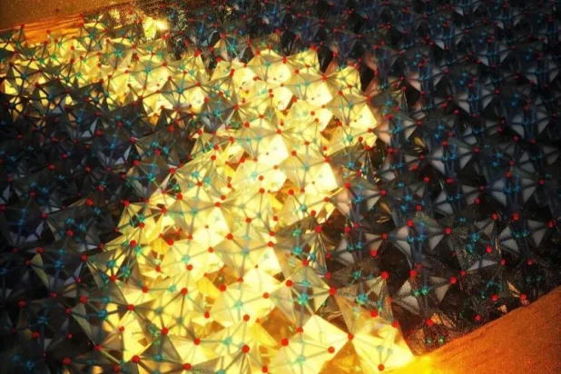 عُثر على هذه الخاصية أثناء البحث في المرحلة الانتقالية لثاني أكسيد الفاناديوم - وهو مركب يستخدم في الإلكترونيات (إندبندنت)