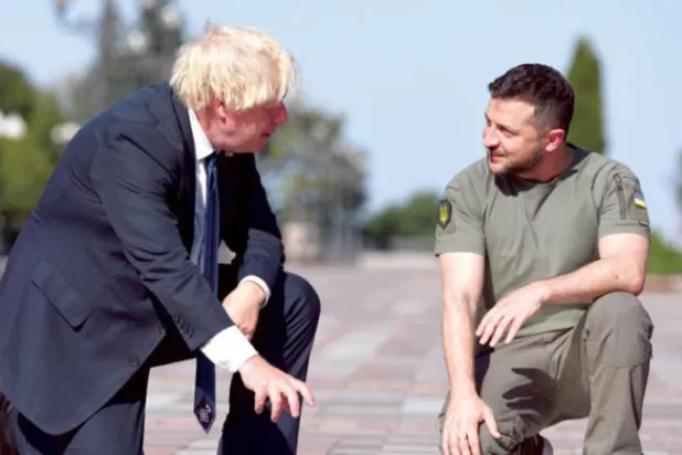 ولادیمیر زیلنسکی اور بورس جانسن کل کیف میں (اے پی)