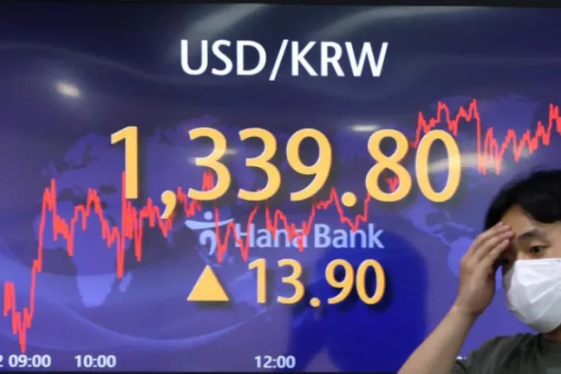 Bu sabah doların Güney Kore wonu karşısındaki fiyatını gösteren elektronik bir pano (DPA)