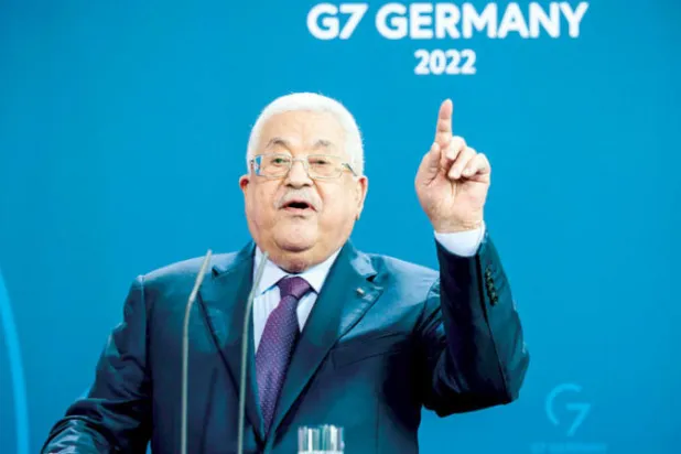 الرئيس عباس خلال مؤتمر صحافي في برلين 16 أغسطس (أ.ف.ب)
