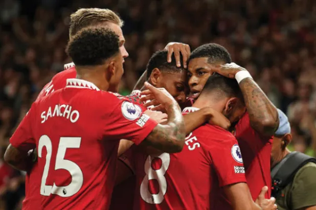 لاعبو مانشستر يونايتد  ما زال أمامهم مشوار شاق  هذا الموسم (أ.ب)