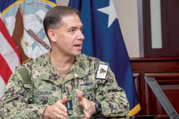ABD 5’inci Filo komutanı Brad Cooper.  (ABD Donanması)

