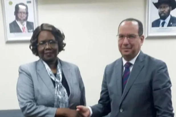 السفير المصري ووزيرة الزراعة في جنوب السودان (الخارجية المصرية)